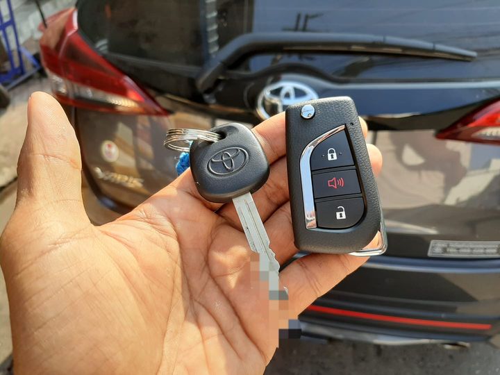 Làm Chìa Khóa Xe Toyota Giá Rẻ Tại Củ Chi 19 Sự lựa chọn làm chìa khóa xe Toyota giữa hãng xe và thợ khóa