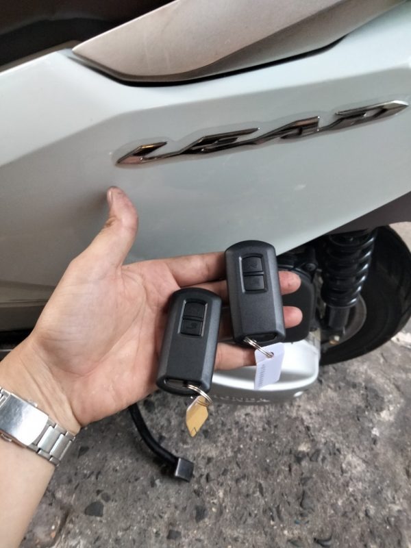lam chia khoa xe lead 5